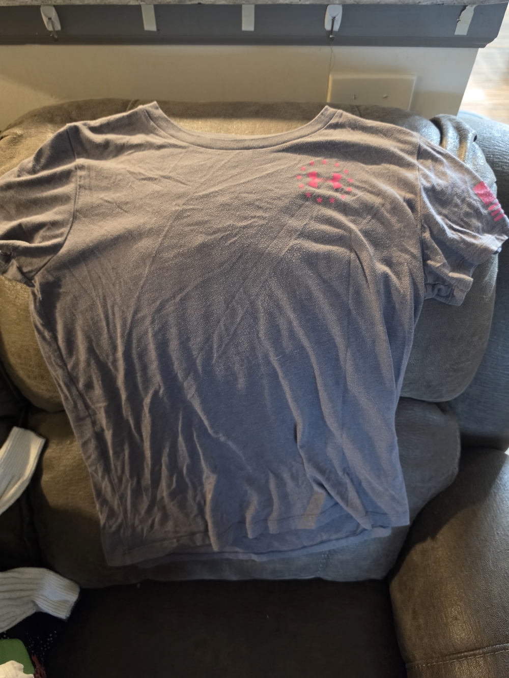 Under Armour Short Sleeve Tee in Heather Gray with Pink Logo
